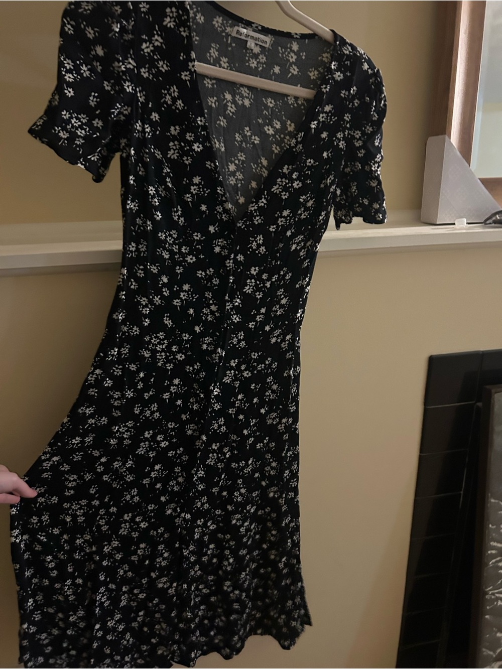 Reformation Ditsy Floral V-Neck Midi Dress - Picture 4 of 6